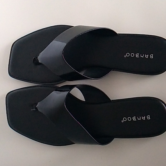 BAMBOO Women's Black Patent Leather Sandals New in box Various Sizes - Picture 3 of 4
